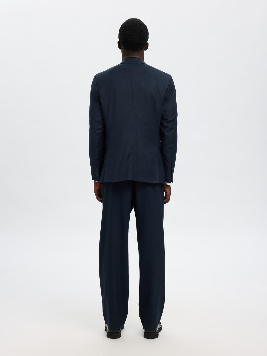 model_shot-back